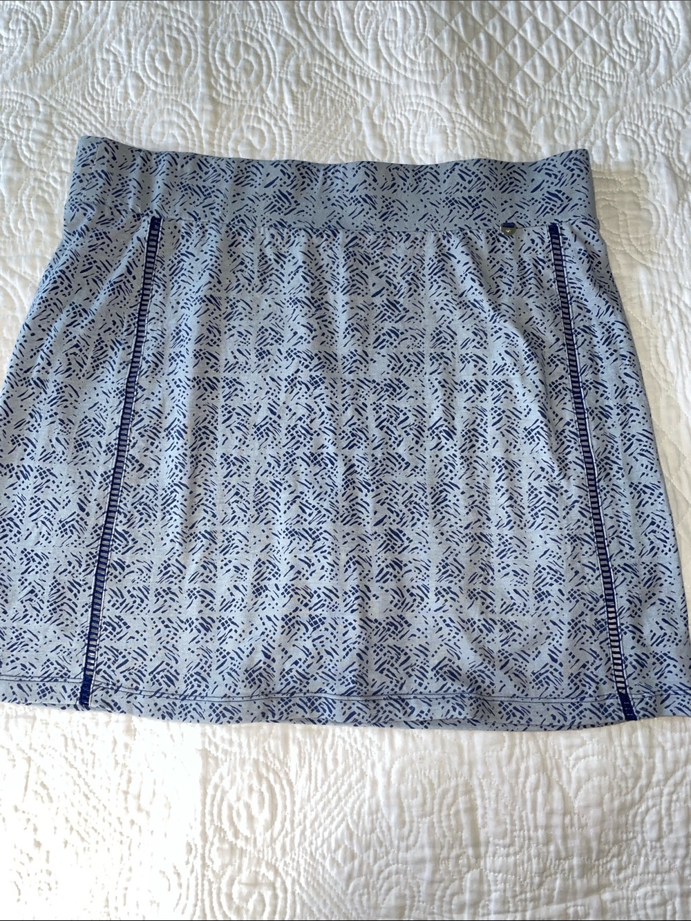 Jones New York - JNY Light Blue Patterned Skorts. Cotton Blend. Size Medium.